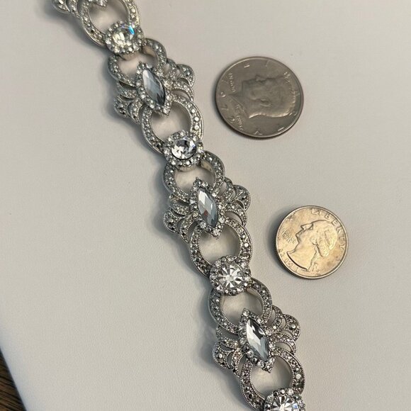 Lia Sophia Limited Edition Crystal Bracelet - Picture 8 of 9